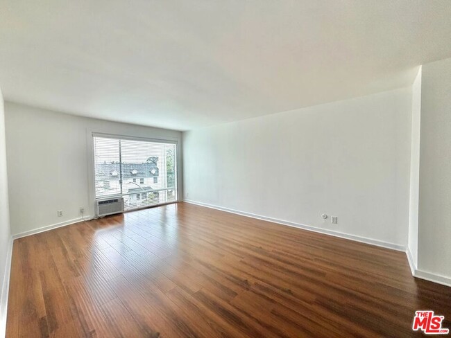 Building Photo - 5805 W 8th St