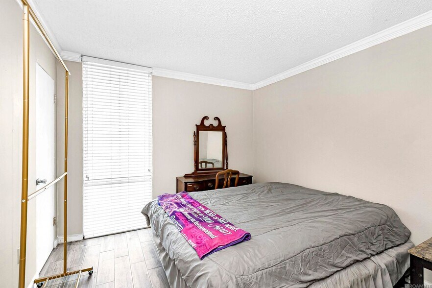 Building Photo - 3005 Highland Rd