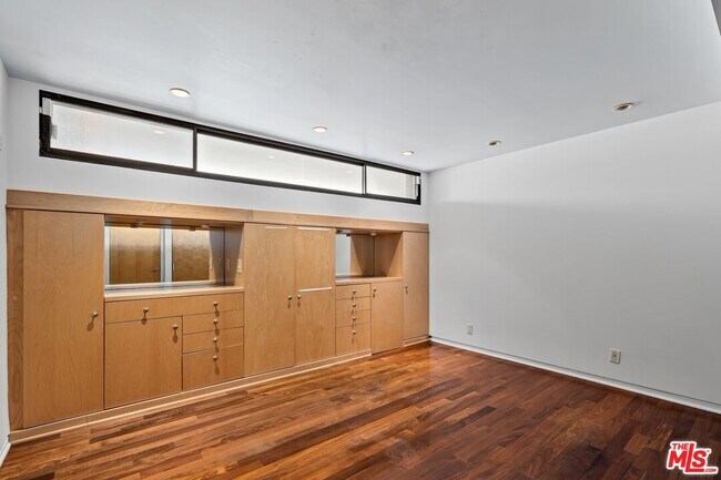 Building Photo - 6 Eastwind St