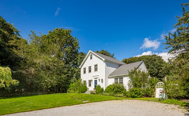 Building Photo - 251 Meadows W