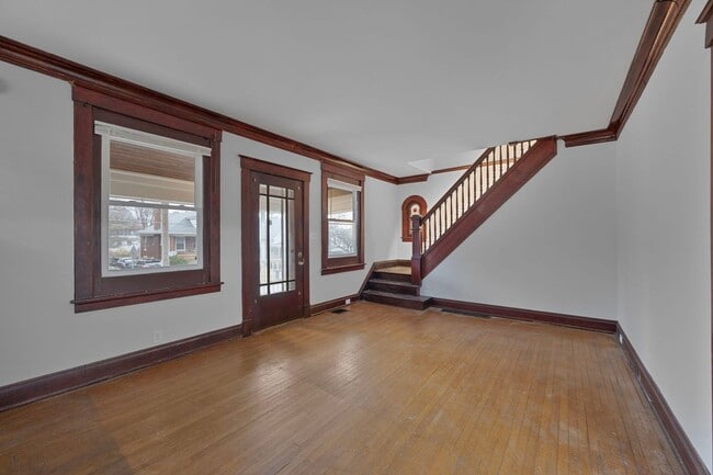 Building Photo - West Price Hill - Charming 3 bedroom 1 bath