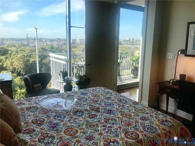 Building Photo - 301 Virginia St