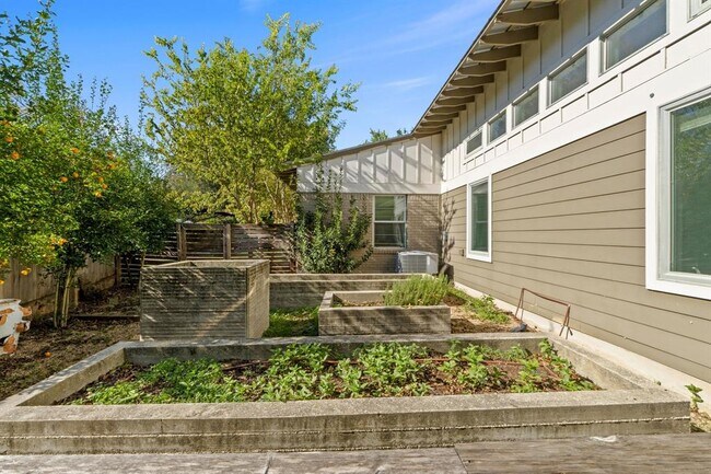 Building Photo - 2609 Oak Haven Dr