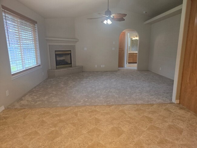 Building Photo - 3 bed 2 bath  Home for Rent in Grants Pass