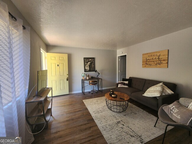 Building Photo - 917 Oakview Ave