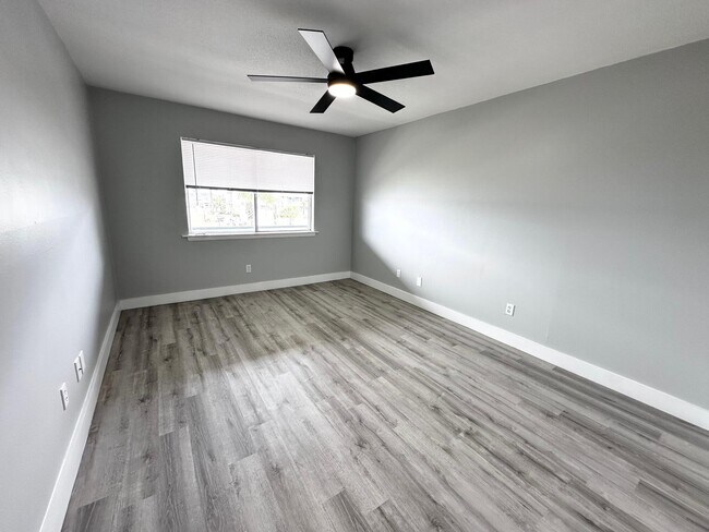 Building Photo - 726 Eglin Pkwy