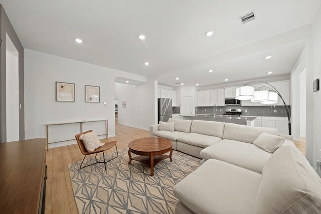 Building Photo - 9405 Vis Fls Trce