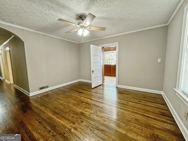 Building Photo - 111 E Screven St