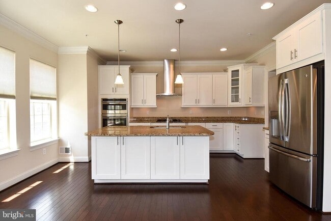 Building Photo - 810 Fair Winds Way