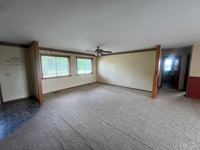 Building Photo - 13929 Harrison Rd
