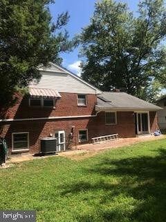 Building Photo - 1446 Mayflower Dr
