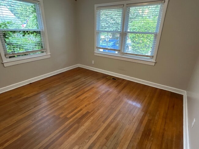 Building Photo - 4 Bedroom | 3 Bathroom Raleigh Home with F...