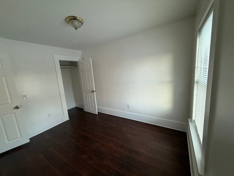 Building Photo - 190 Ash St