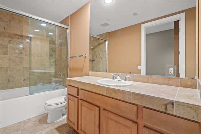 Building Photo - Fabulous Highrise Condo with Stripe Views!