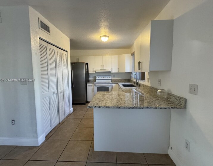 Building Photo - 915 SE 13th Rd