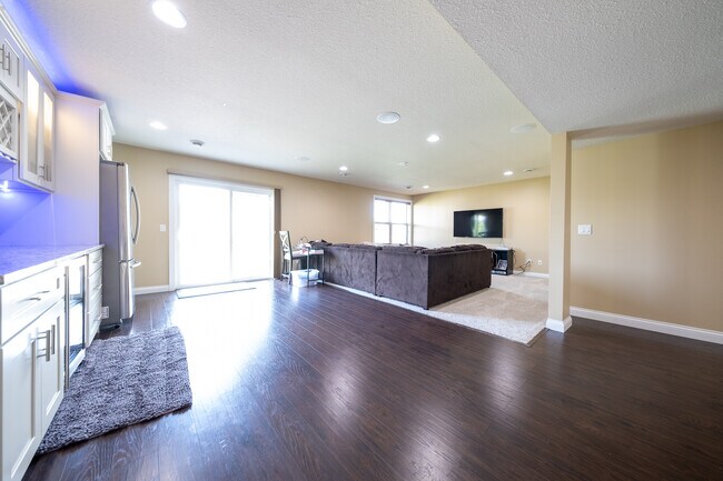 Building Photo - 5075 Jewel Ln N