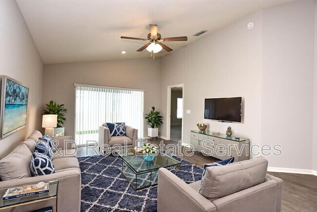 Building Photo - 372 Cascara Ln