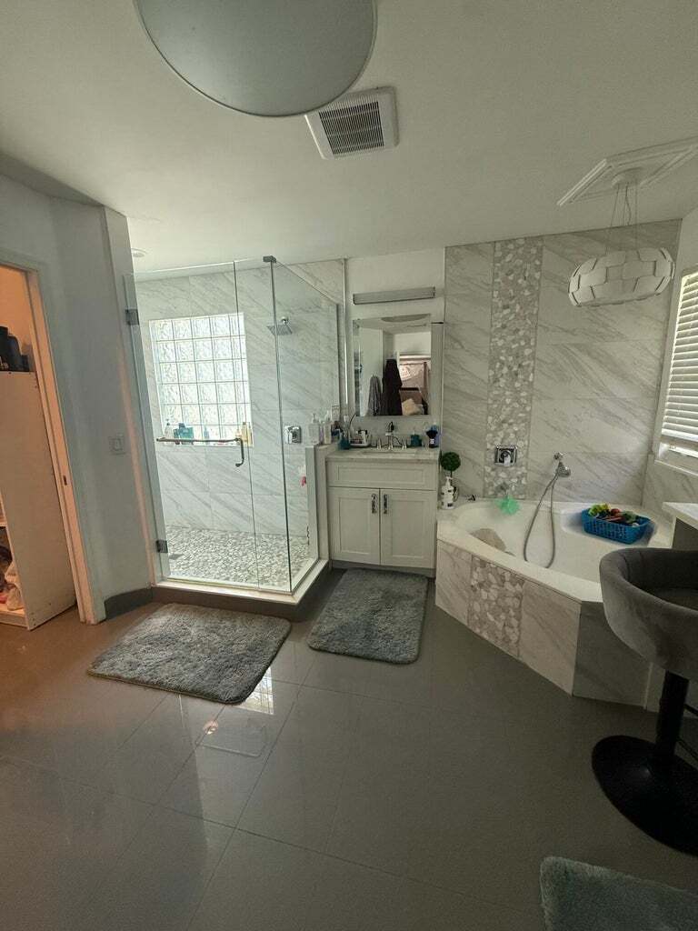 Building Photo - 6000 Adriatic Way