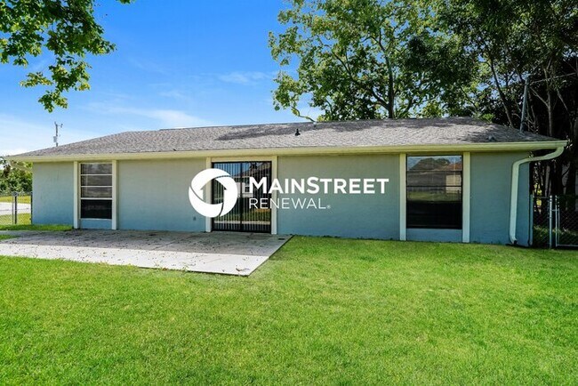 Building Photo - 3 Bedroom Pet-Friendly Home in Cape Coral, FL with Main Street Renewal