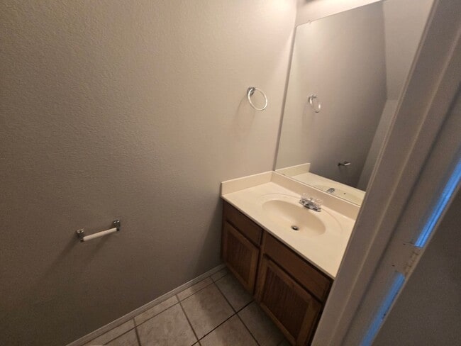Building Photo - 2 Bedroom/2.5 Bathroom Townhome in Chandler