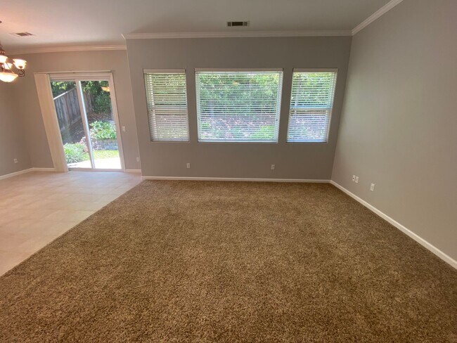 Building Photo - 4 bedroom in Paso Robles