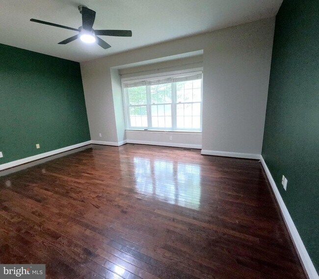 Building Photo - 957 Pinehurst Dr