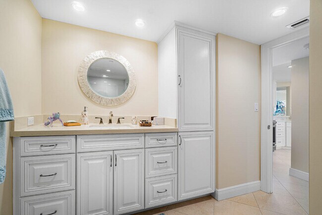 Building Photo - 5080 N Ocean Dr