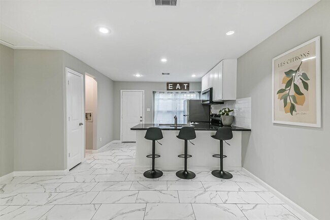 Building Photo - 6853 Chasewood Dr