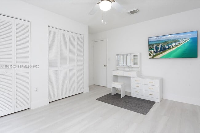 Building Photo - 1901 SW 129th Terrace