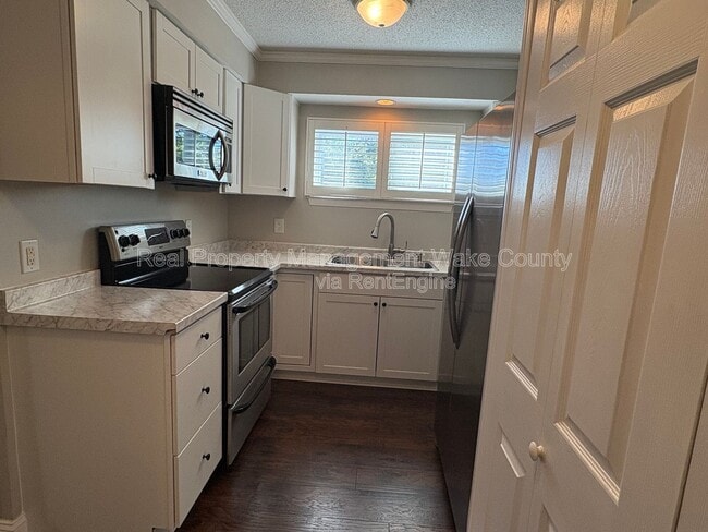 Building Photo - 606 Dylan Ct