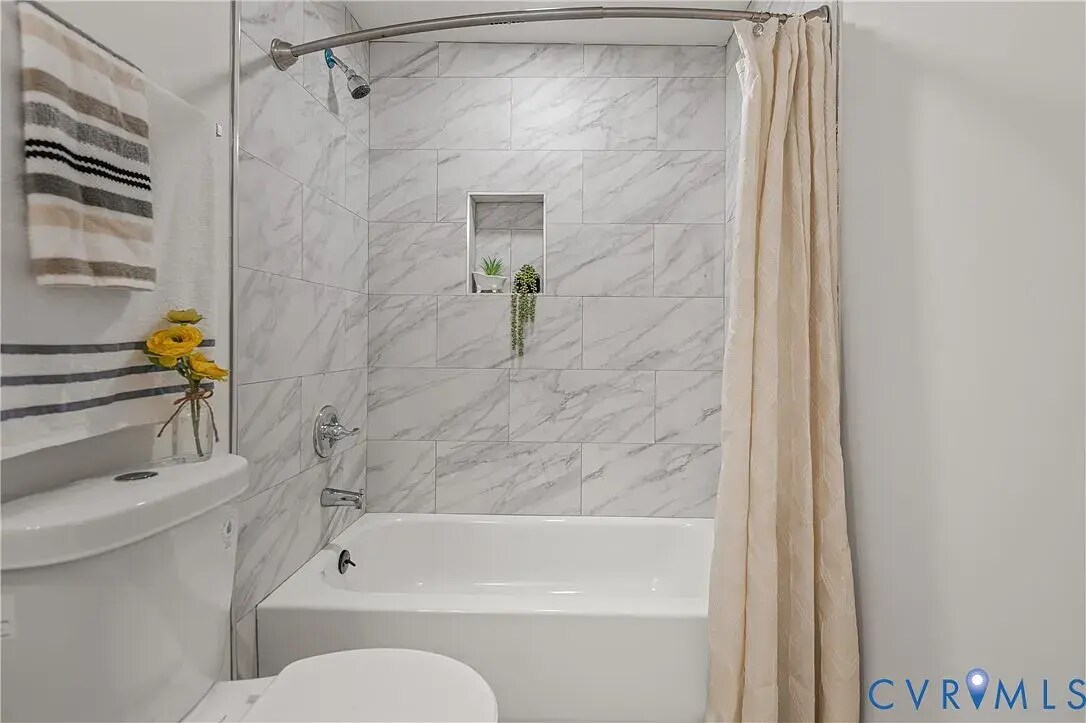 Building Photo - 423 Harding St