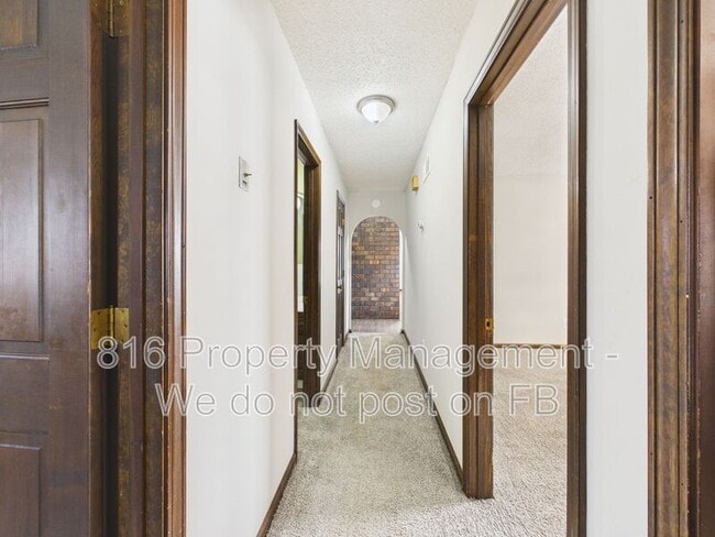 Building Photo - 3929 S Carriage Ln