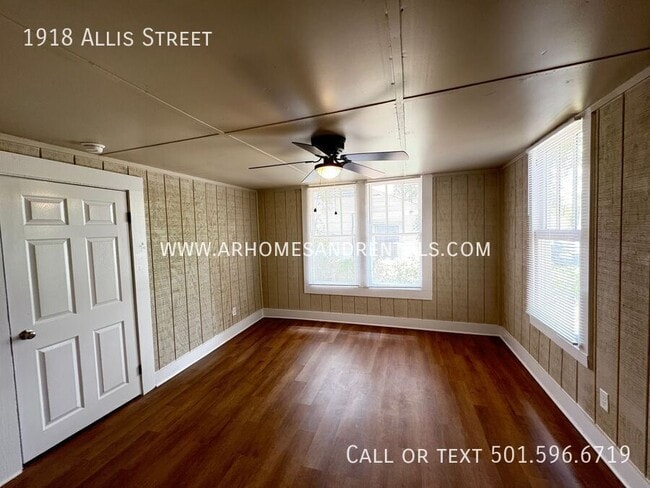 Building Photo - 1918 Allis St