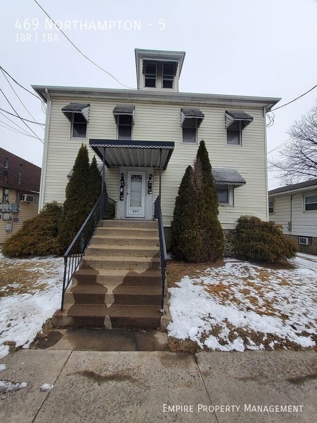 Primary Photo - 3rd Floor: 1 Bedroom / 1 Bathroom in Kings...