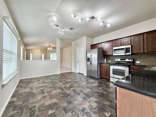 Building Photo - 314 Comal Run