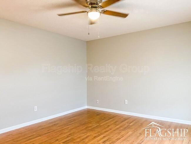 Building Photo - 3638 Highland Dr
