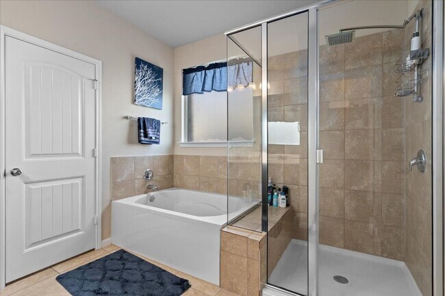 Building Photo - Spectacular 4 Bedroom, 3.5 Bath, Corner Lo...