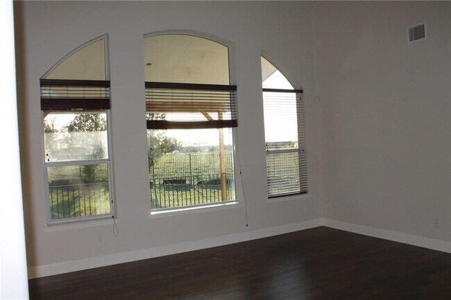 Building Photo - 2513 Rusk Ct