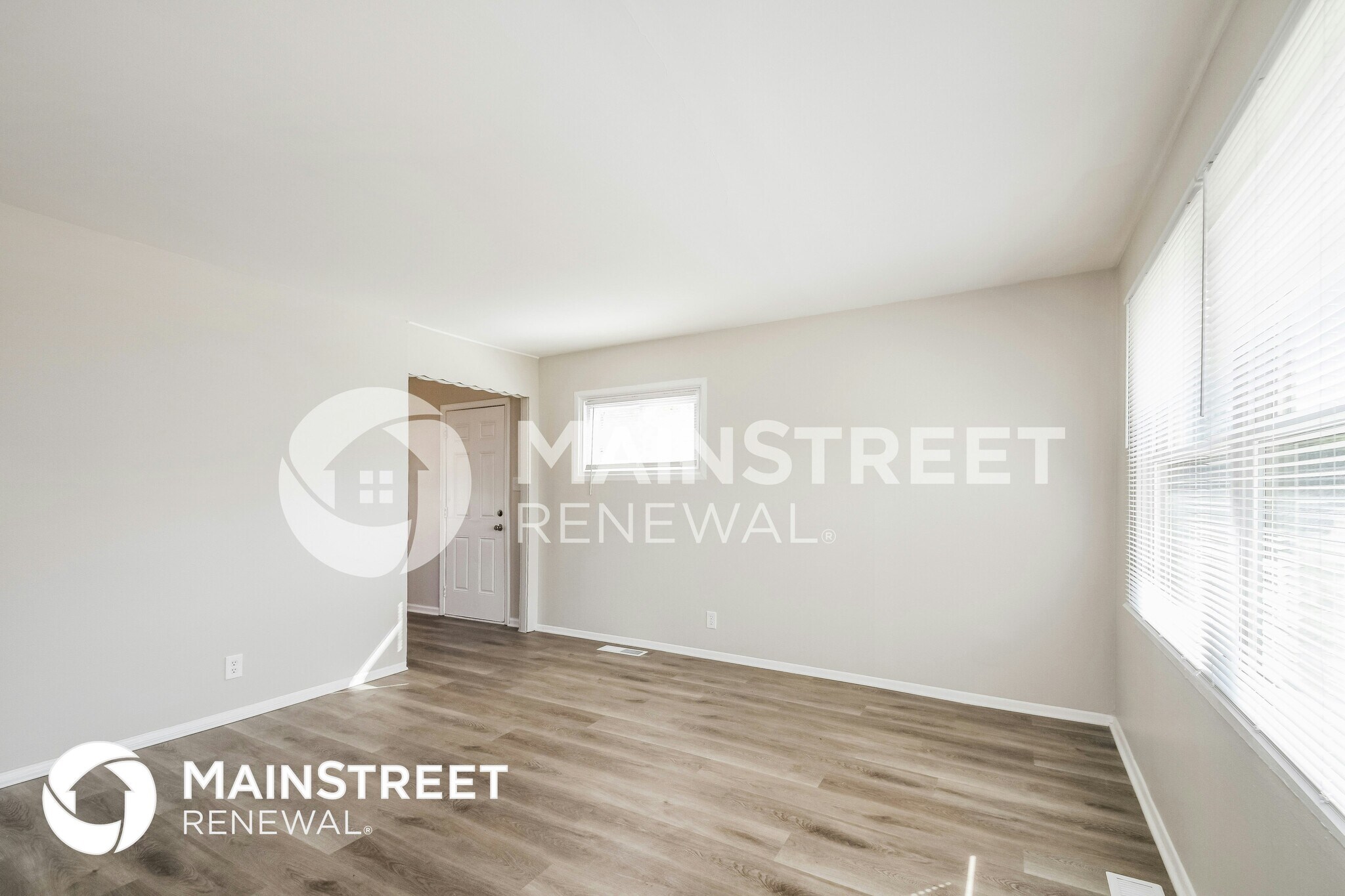 Building Photo - 4845 N Kenyon Dr