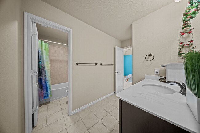 Building Photo - 115 Parkwood Dr