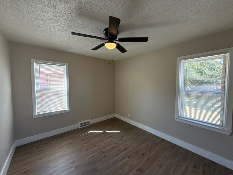 Building Photo - Freshly Renovated Single Family Home In De...