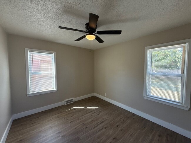 Building Photo - Freshly Renovated 3-Bedroom Home – Quality...