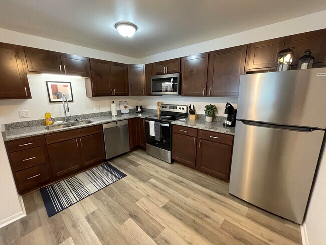 Building Photo - 1128 High Ave