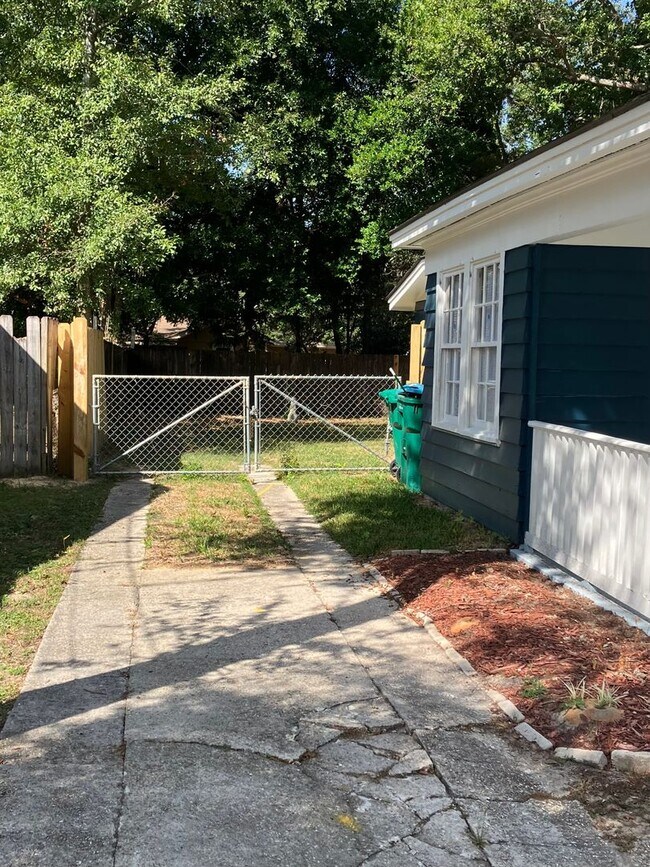 Building Photo - Gulfport 2 Bedroom