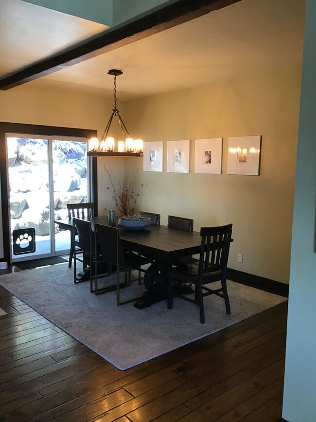 Building Photo - Gorgeous 4 Bedroom Home on Awbrey Butte!