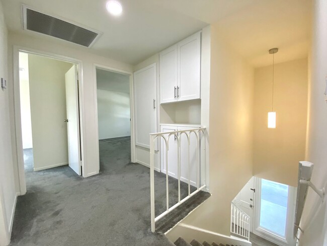 Building Photo - Modern Elegance in North Clairemont! Updat...