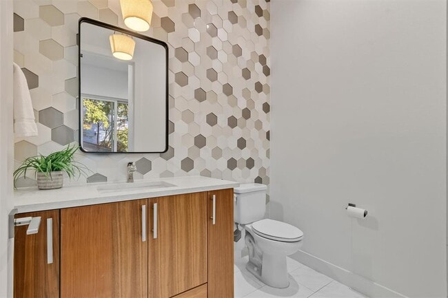 Building Photo - 2712 Oak Springs Dr