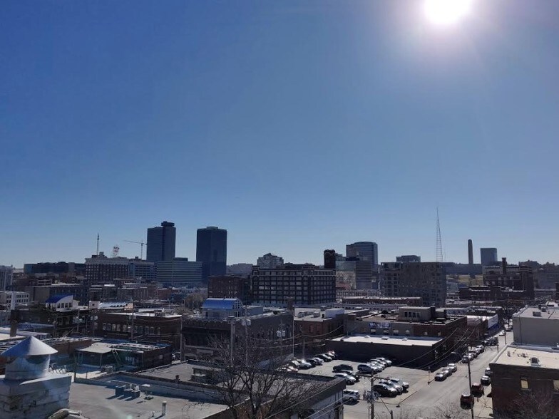 Building Photo - 1800 Central St