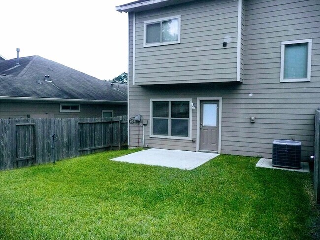 Building Photo - 33 Woodland Hills Dr