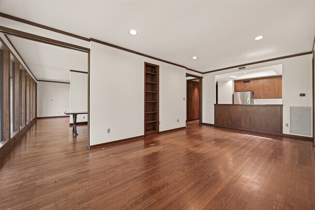 Building Photo - 10614 Fairlane Dr